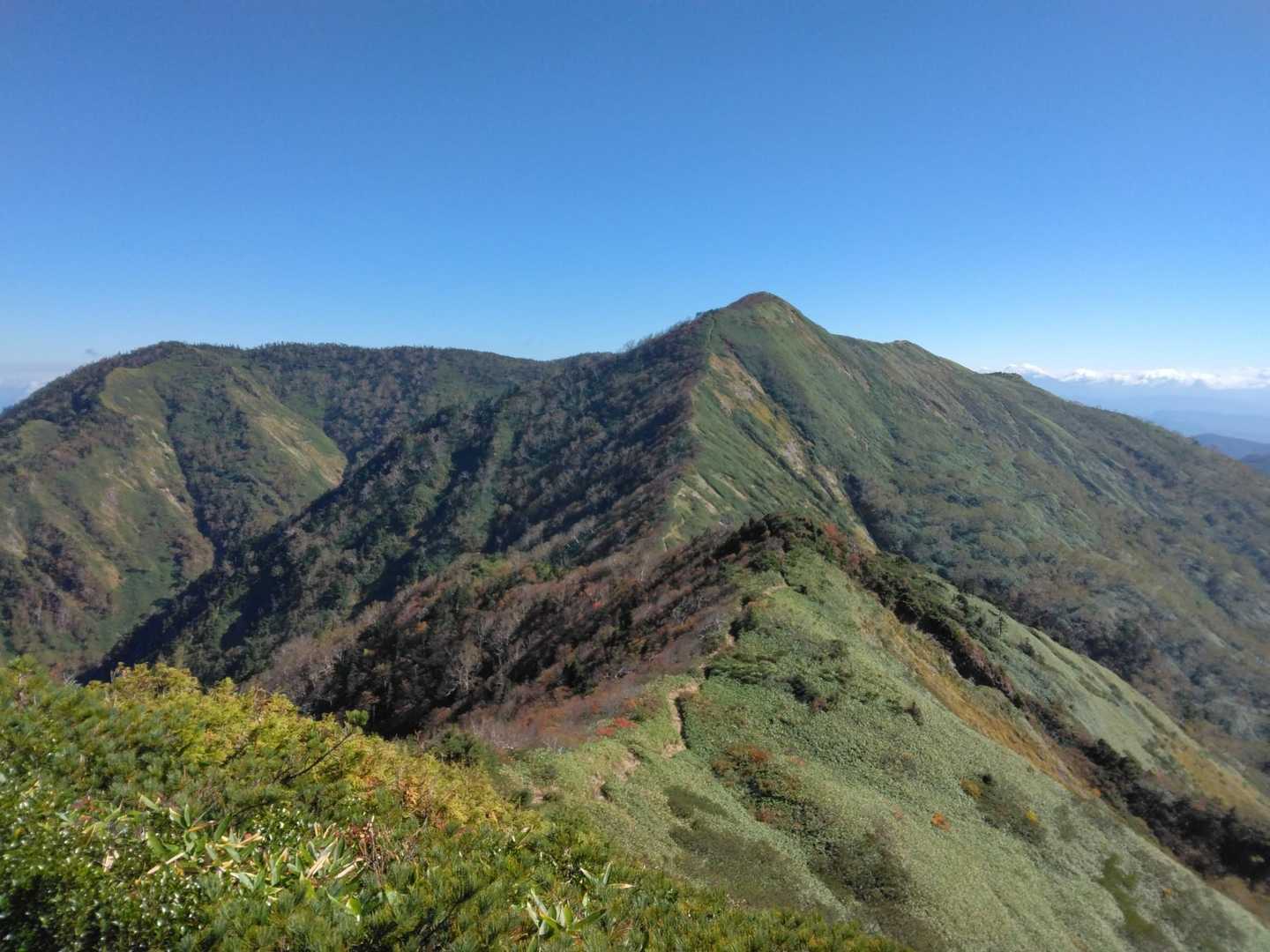 帰路。振り返り白砂山。