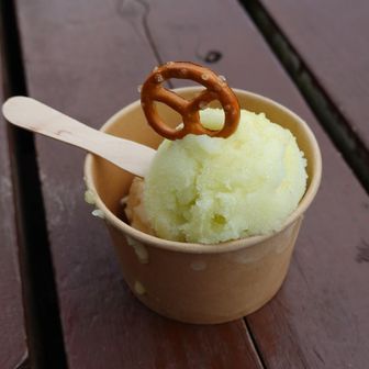 白根御池小屋名物。甘さが染み渡る