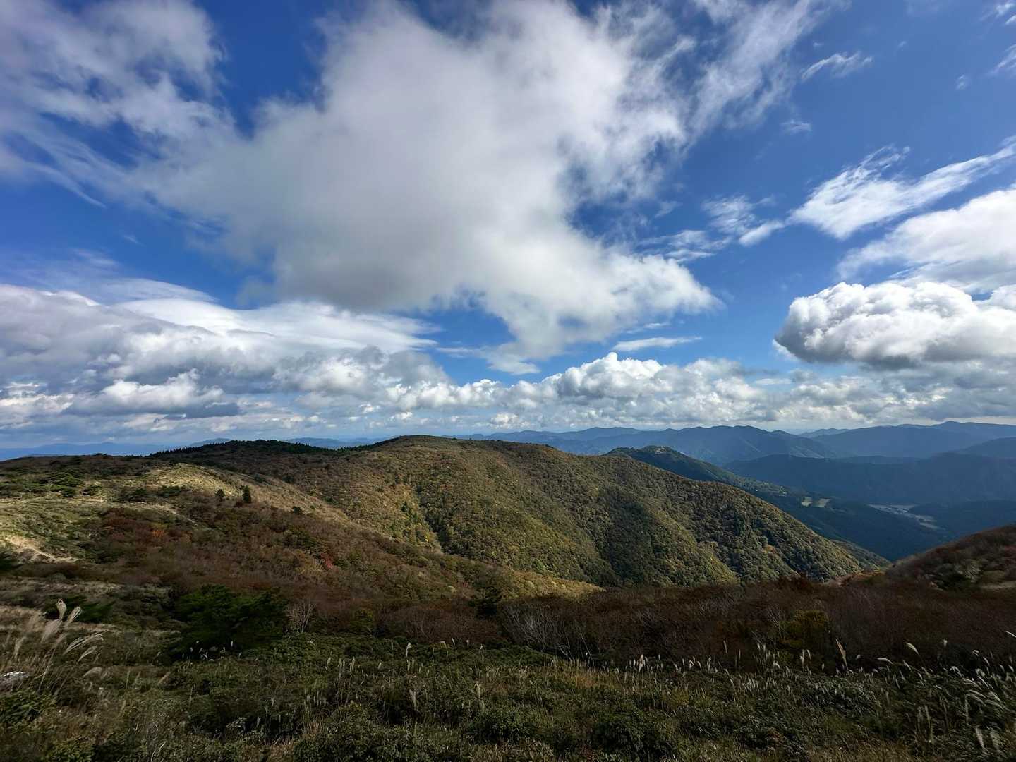 段ヶ峰山頂から肉眼で
フトウガ峰の紅葉見頃🍁

まったりランチしてたら