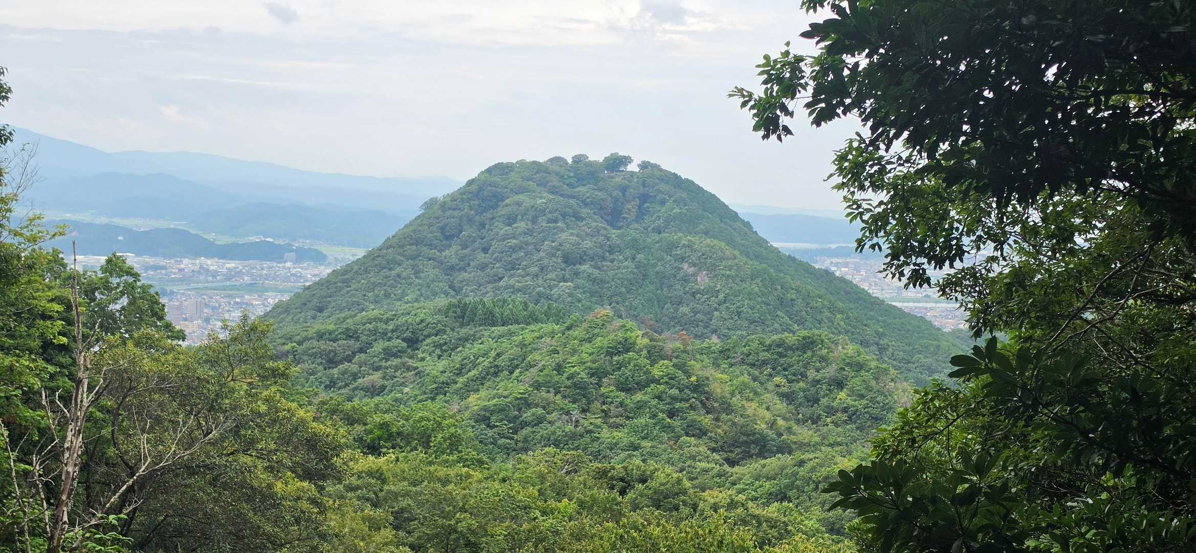 ココからの眺望🐤
先ほど迄いた、鳥取城跡（久松山）