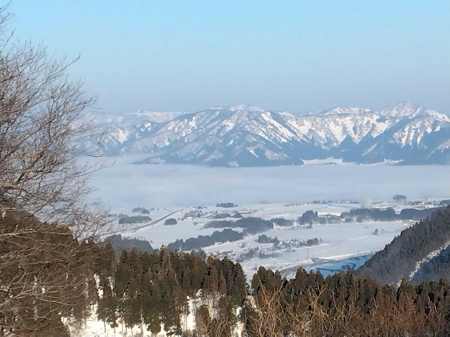 勝原コース | 旧スキー場を抜け、巨ブナの森、鎖場を越えて立つ「大野富士」の写真