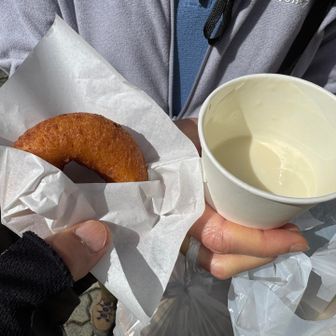 まだ残っていました🙌　うまーい😋
濃〜い豆乳もホットとアイスで飲み比べ。ホット豆乳は初体験。日本人ならイケる味👍