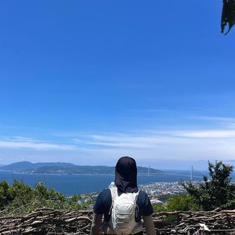 トレランスタイルの相方さん🏃‍➡️ と
昨日の雨で　澄んだ青空✨