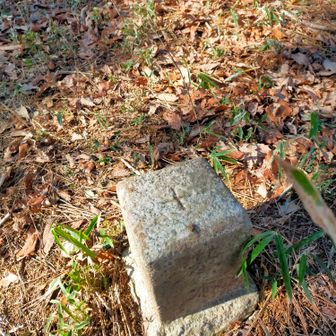 鬼越山山頂に到着。
看板がないのですよね