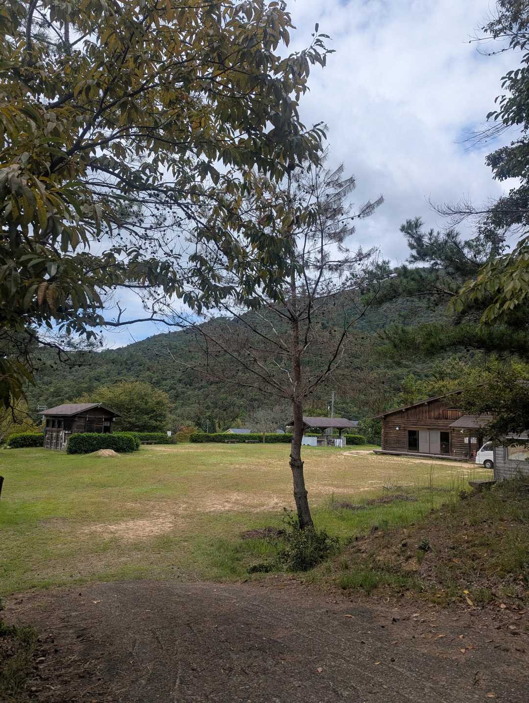中畑林間ファミリー園に戻って来ました😊思てたよりしっかりアップダウンでした😅真夏やったら無理やったかも…無事下山できてよかった。おーきに