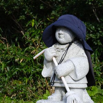 時間に縛られ過ぎずゆっくりと歩き
充実度も満足度も充分すぎる鳥海山でした

本格的な草紅葉の季節と
通行止前にまた訪れたいな