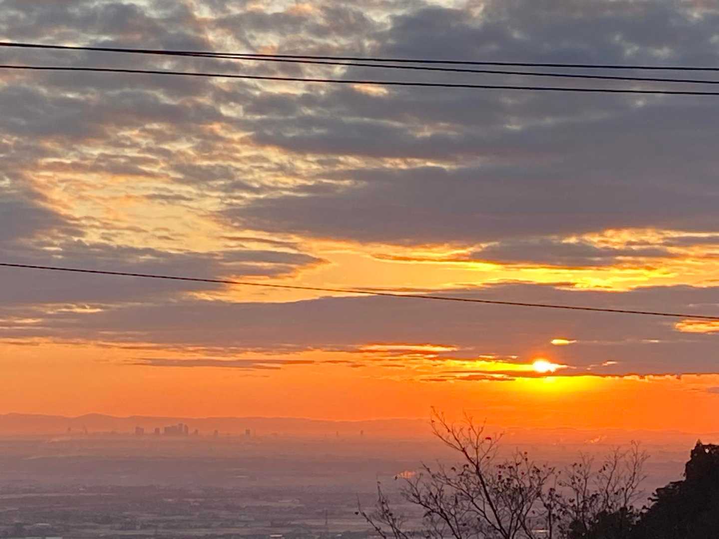 久々の山での夜明け
この時間帯好き
名古屋のビル群のシルエット