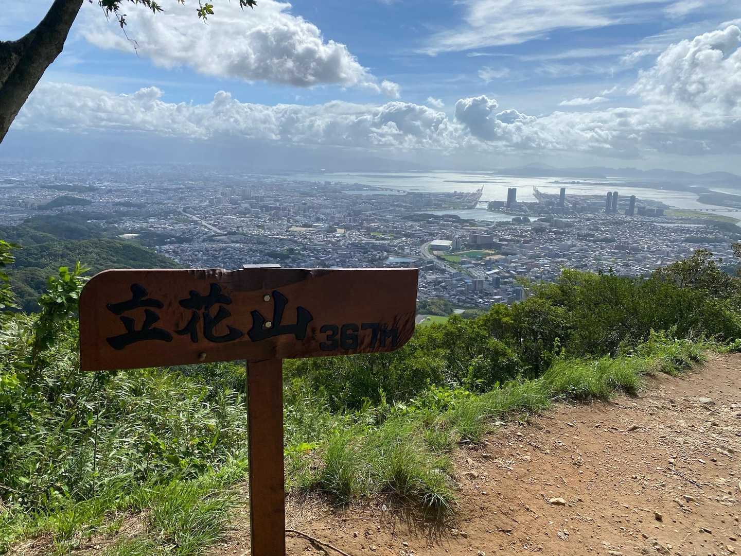 海と都会の街並みと山⛰
福岡ならではの景色❣️