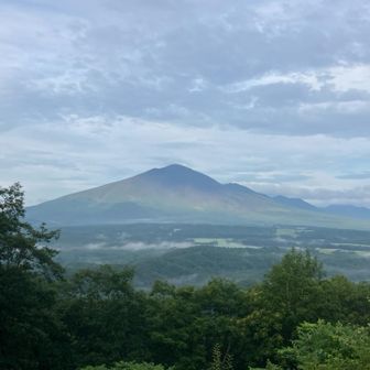 朝の浅間山は
朝日が照らし始めていた