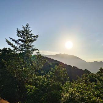 宝満山の後ろからお日様が登ったばかり。