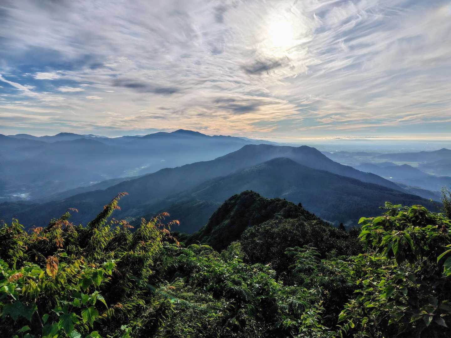 左から、作礼山　天山
右手前に女山