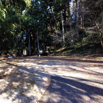 菅東山出世稲荷神社からスタート！
駐車場お借りしました🙏
広いですが私一人でした😅