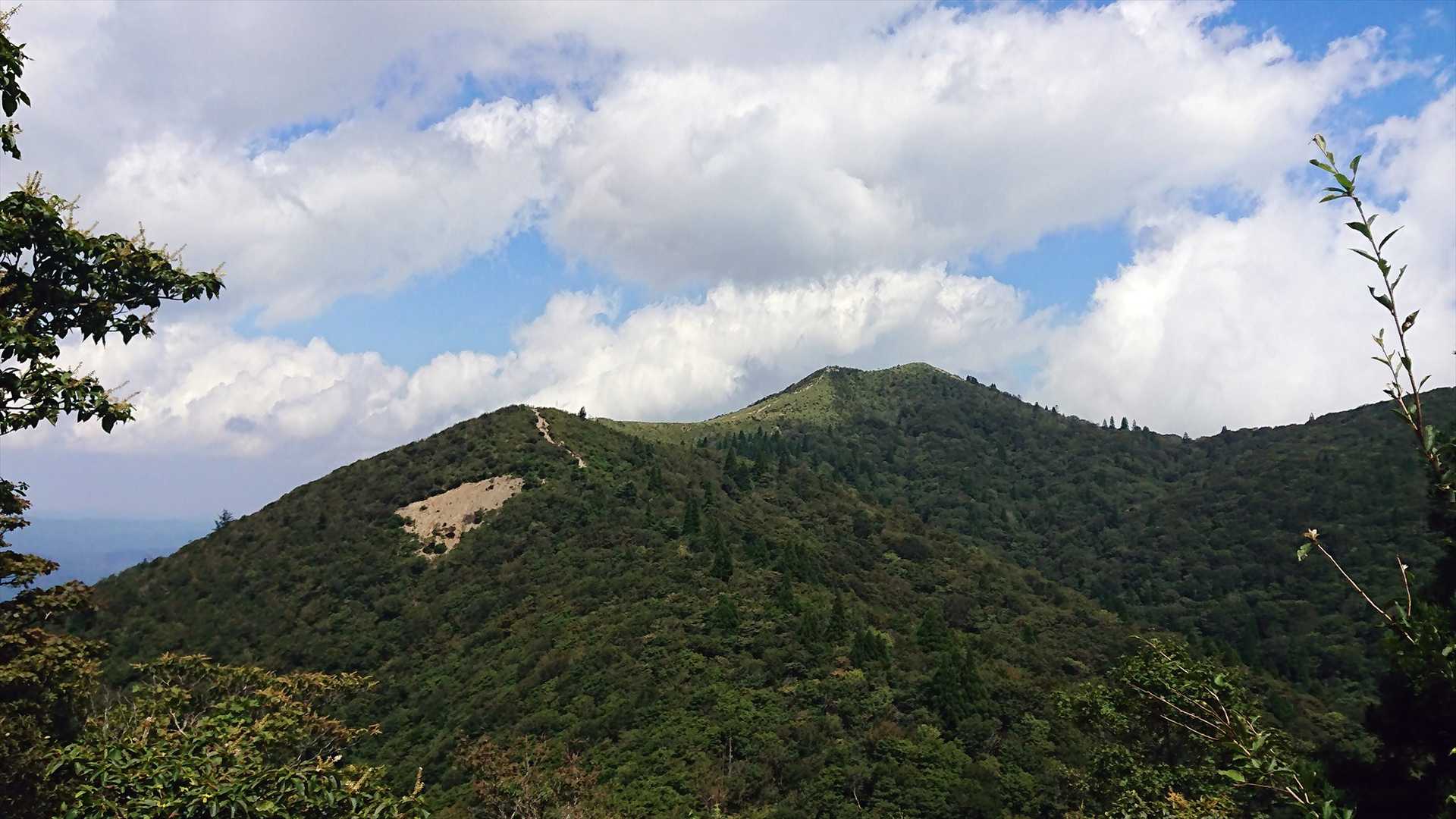 右手奥に見えるのが武奈ヶ岳でしょうか。この距離を見ただけでこれ以上無理だと思いました。