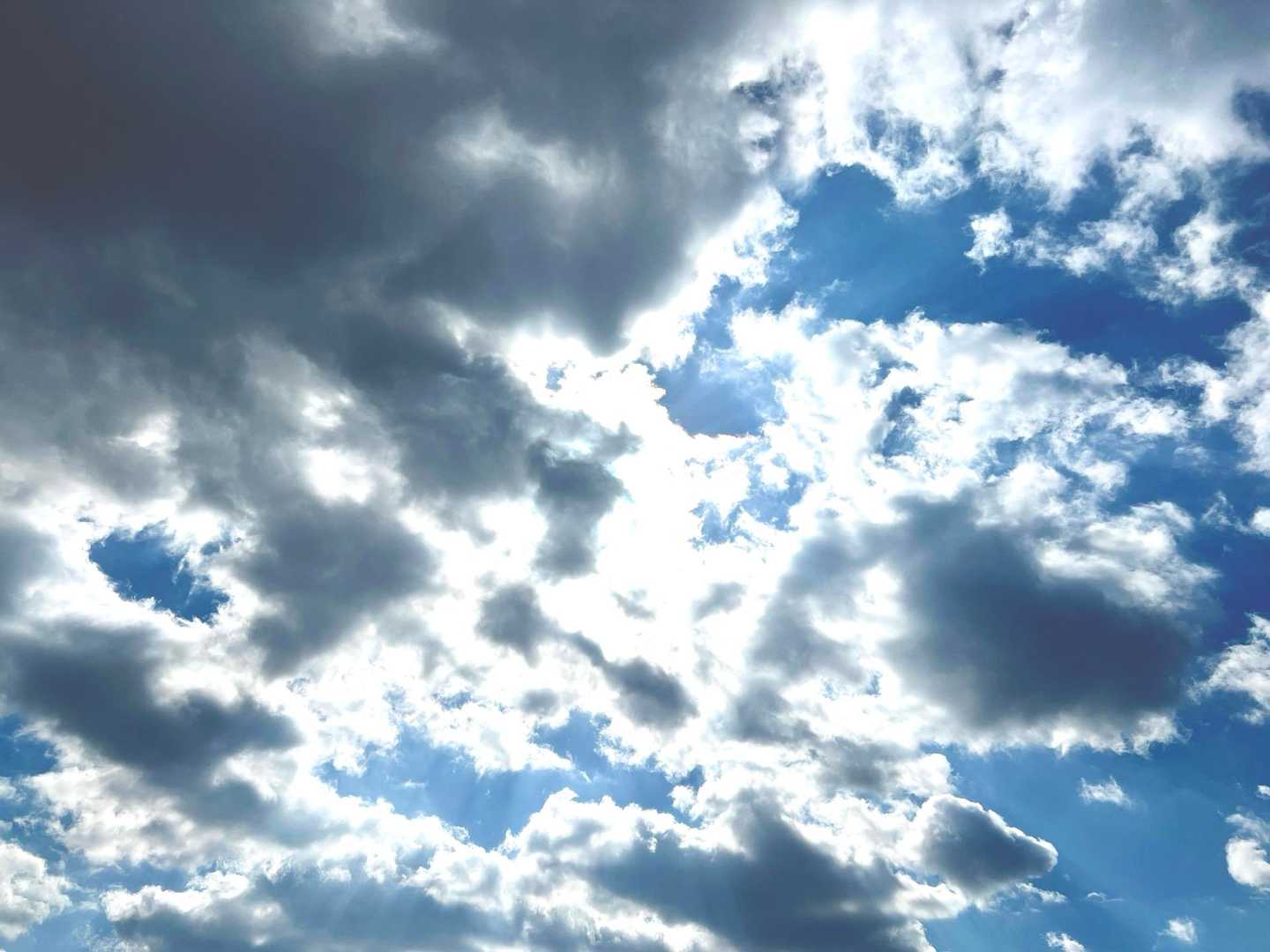 予報通り今日の苅田町は曇りでした。
青空は見えましたが太陽は雲の中。
雲の10座…となりました。