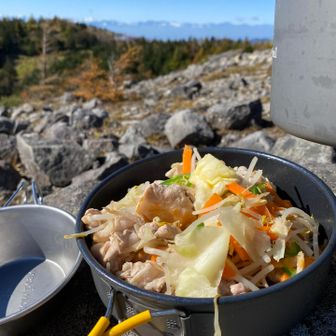 今日の山ご飯は
野菜たっぷり味噌ラーメン🍜