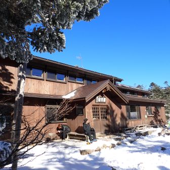 黒百合ヒュッテとうちゃこ。
当然相棒の姿は既になく、シチュー頼む余裕なし（またのお楽しみに）

急下り後の、天狗の奥庭は道がよくわからず。
多少彷徨いました。