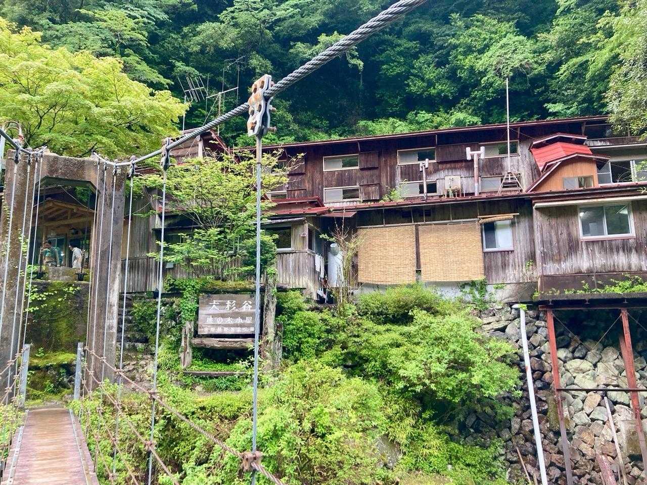 可愛い小屋✨

池ノ平小屋のようにスタッフさんがあたたかいステキな小屋でした✨