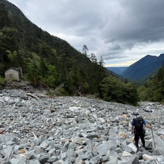 槍まで登ってからの下山
しんどかったなぁー
何度もバランス崩して転けそうになりながら、、