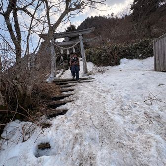 ゆるい雪のこんな場所が続いてて萎える…