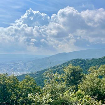 モクモクと入道雲が湧いてます。