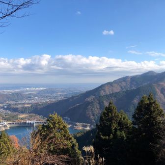 権現平テラスから高取山、仏果山を望む