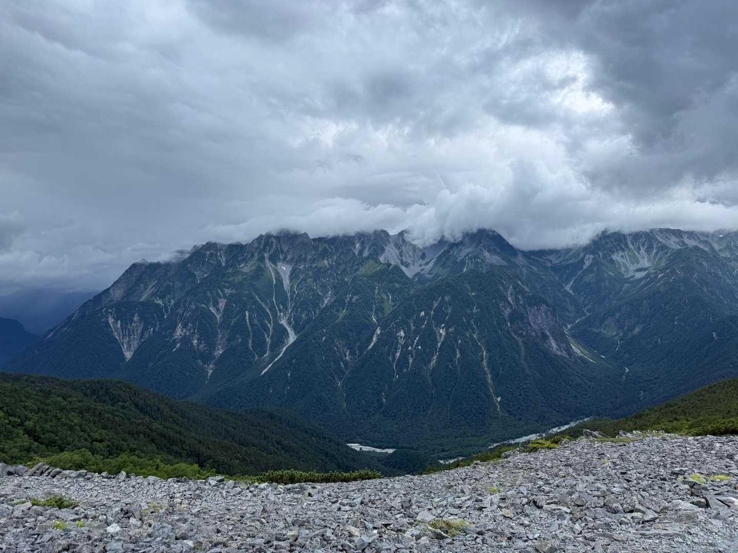 穂高連峰⛰️✨
曇っているけど
この景色見れただけで満足🥰