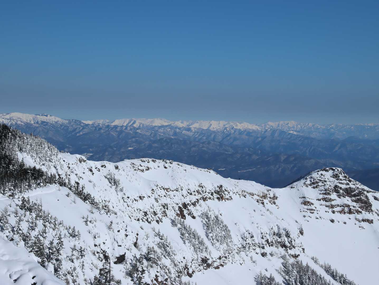 後ろには谷川連峰
真っ白～、いいお天気