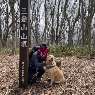 そして山頂🙌その直後トレランのお二人颯爽と通過🏃🏻‍♂️🏃🏻‍♂️いいなぁ