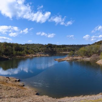 竜吟湖は、奥と手前が凍結🧊
