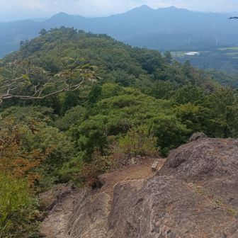 さらに岩を登ります♪
登りごたえのある鎖場です💪
