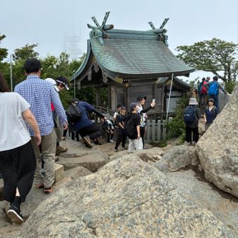 相変わらずの大人気の女体山