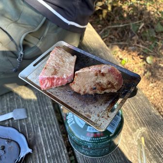 焼き焼き

通り過ぎるハイカーさん達

めっちゃいい香りするやん‼️
箸持ってくれば良かったって🤭