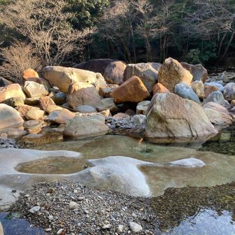 帰りの渡渉②、水が綺麗。