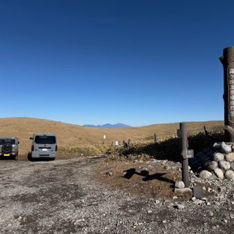 ころぽっくるヒュッテの横奥から車山高原駐車場方面へ。