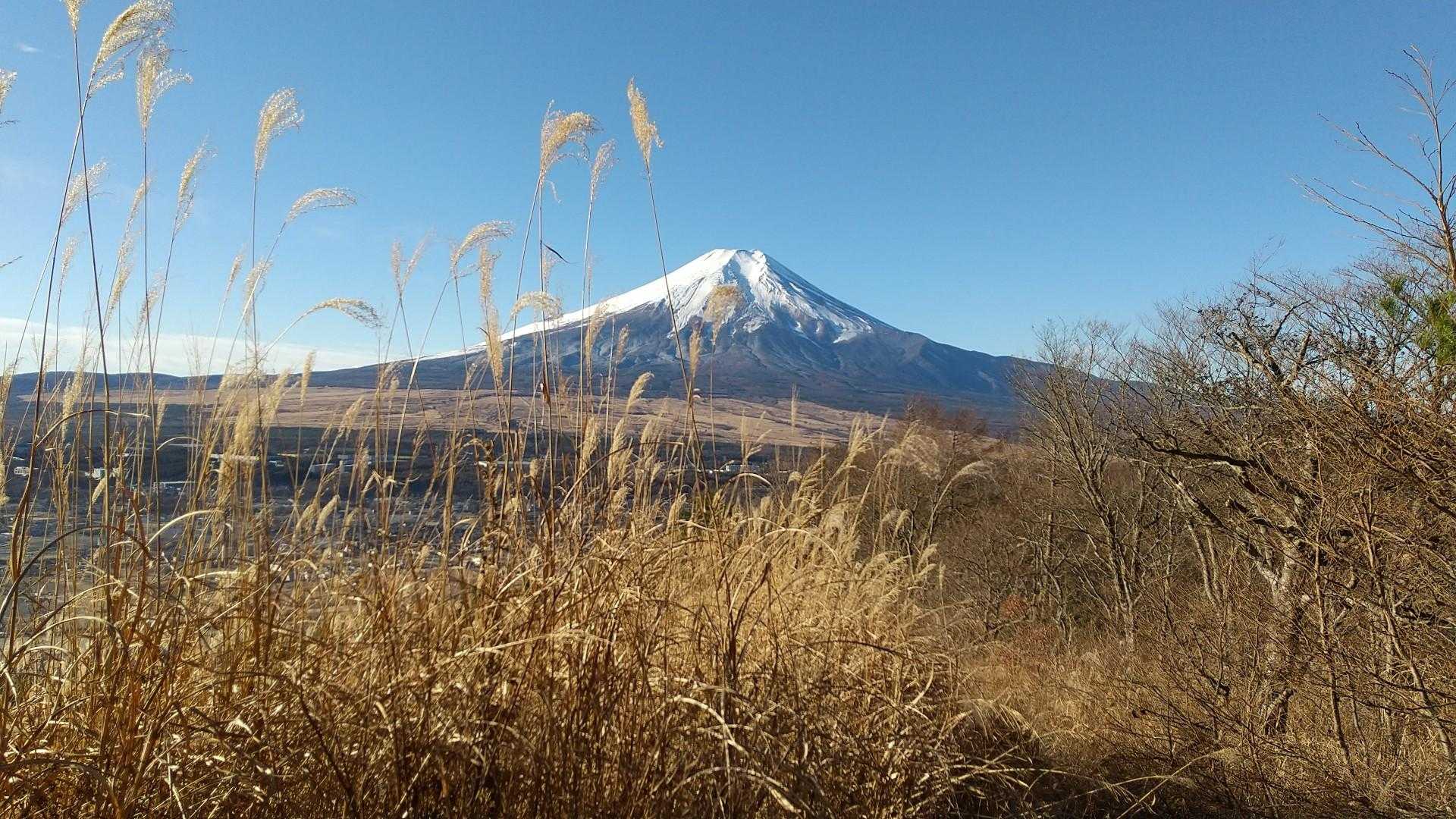 何故か富士山が傾いている。