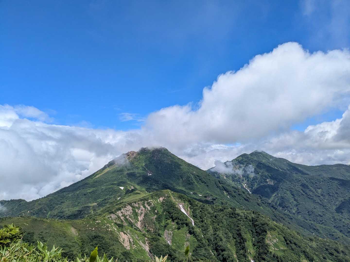 焼山と先月登った火打山🤩