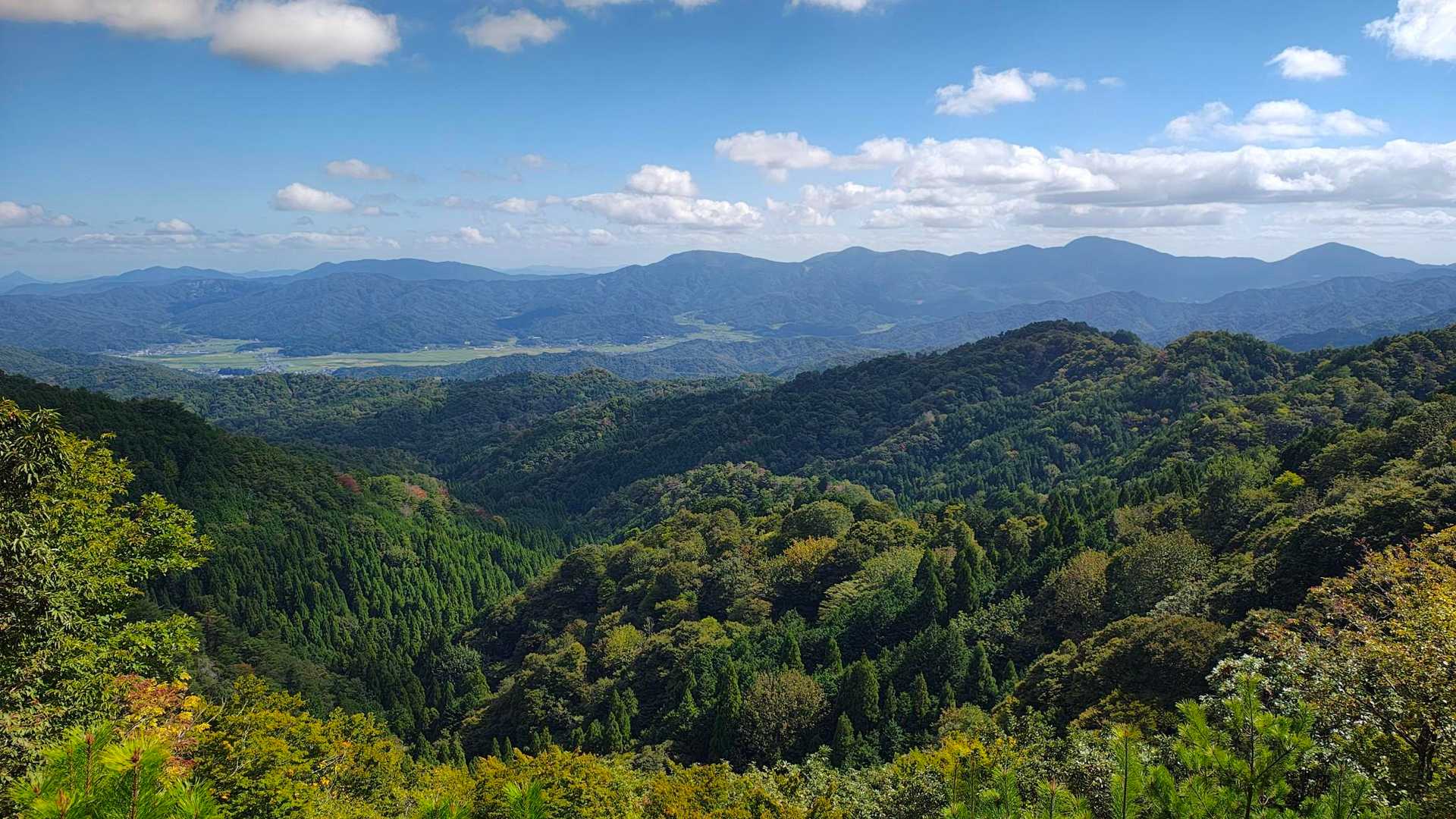 ベンチでちょっと休憩😎福知山方面かな…大江山とか見えてると思う🤔
