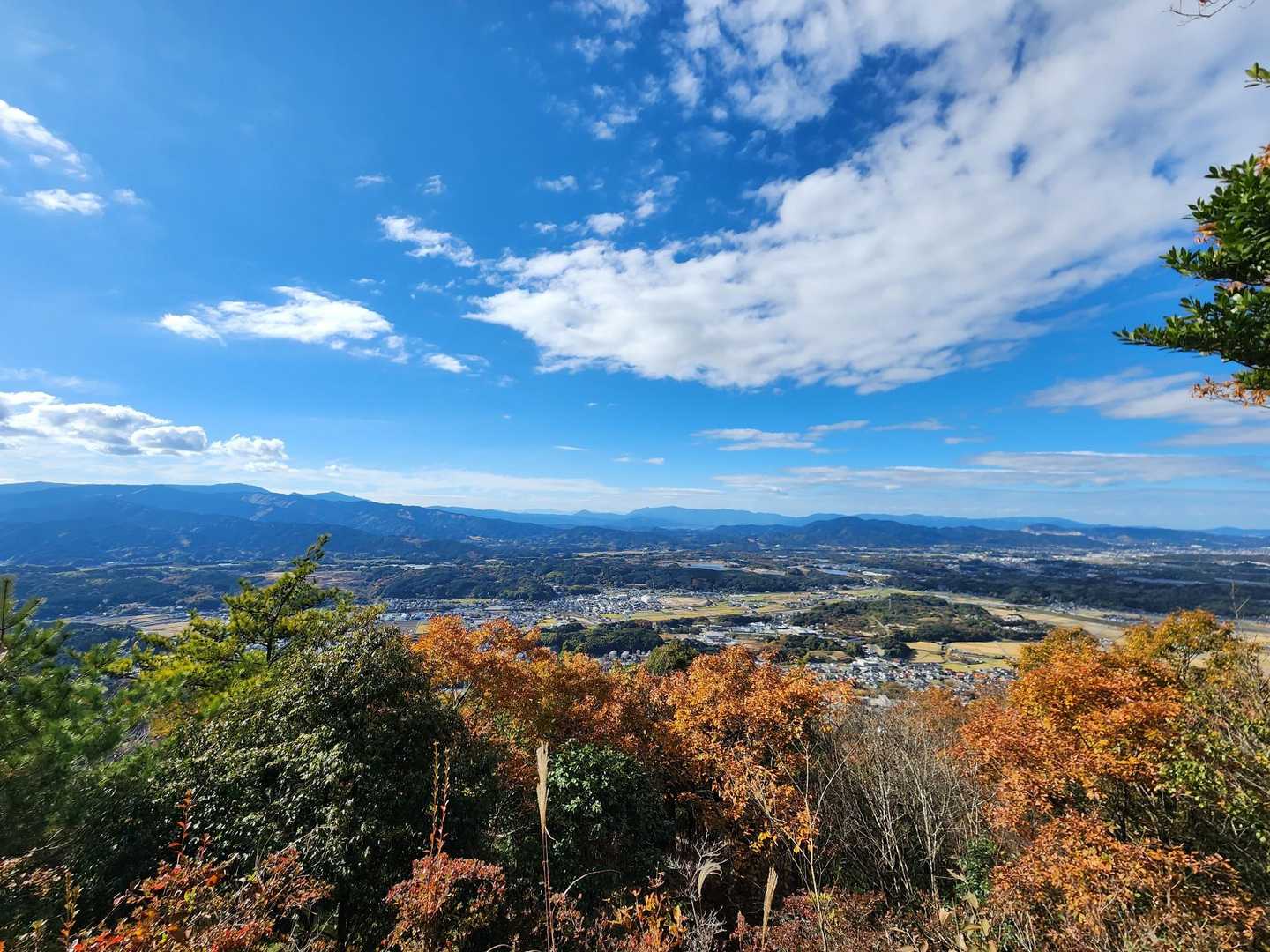 岩石山 往復 | 奇岩・巨岩とドウダンツツジのトンネルが生み出す絶景を満喫の写真