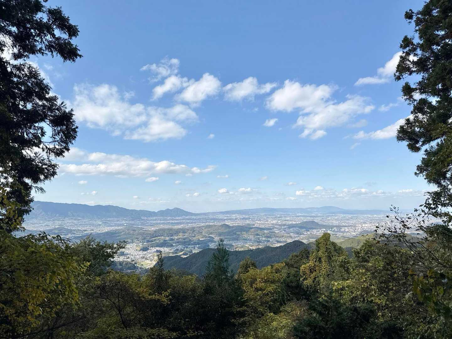 櫓からは二上山かな⁇と
高取城下がよく見えます