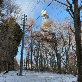 山頂近くの鉄塔
