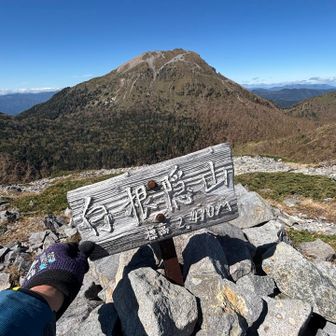 白根隠山山頂到着…標高は錫ヶ岳より高く360°の展望が望めます