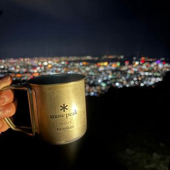 キャンパ〜イ☕️

ぼったくりコーヒー⁉️
一杯時価です💰笑
この景色は、priceless💴