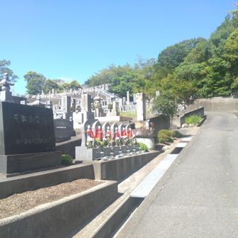 すぐに霊園が。
この山、元取山という名前のようですが、YAMAPでは山頂が未認定です。
