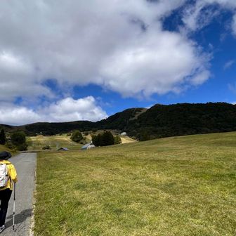 舗装路を登ります。
涼しくなりました。