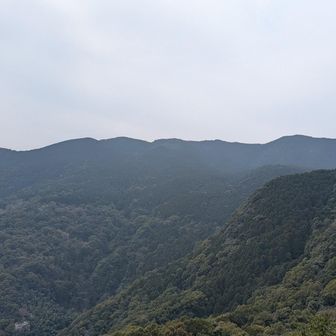 隣の山々が…縦走路かな🧐