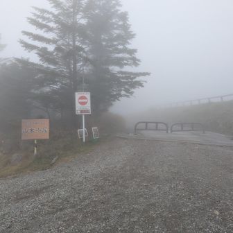 牛伏山を下りて美しの塔へ。