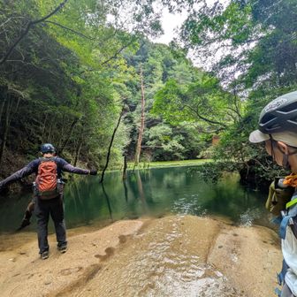 穏やかな池に到着
しばし休憩