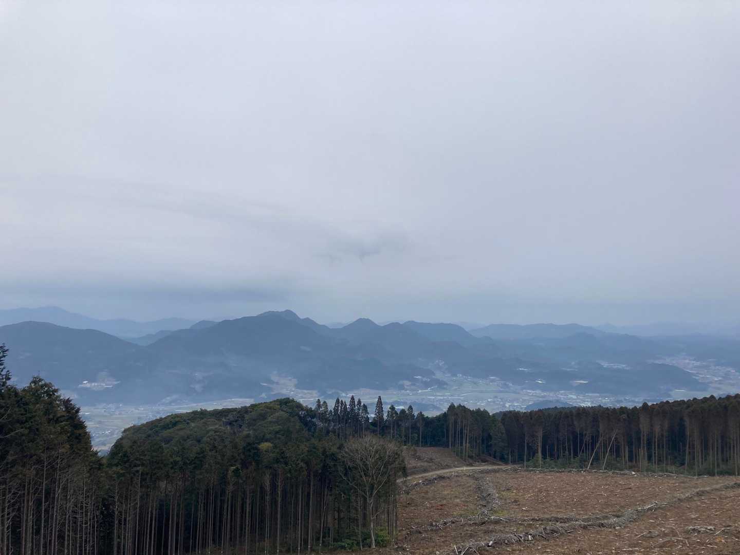 黒髪山系を一望