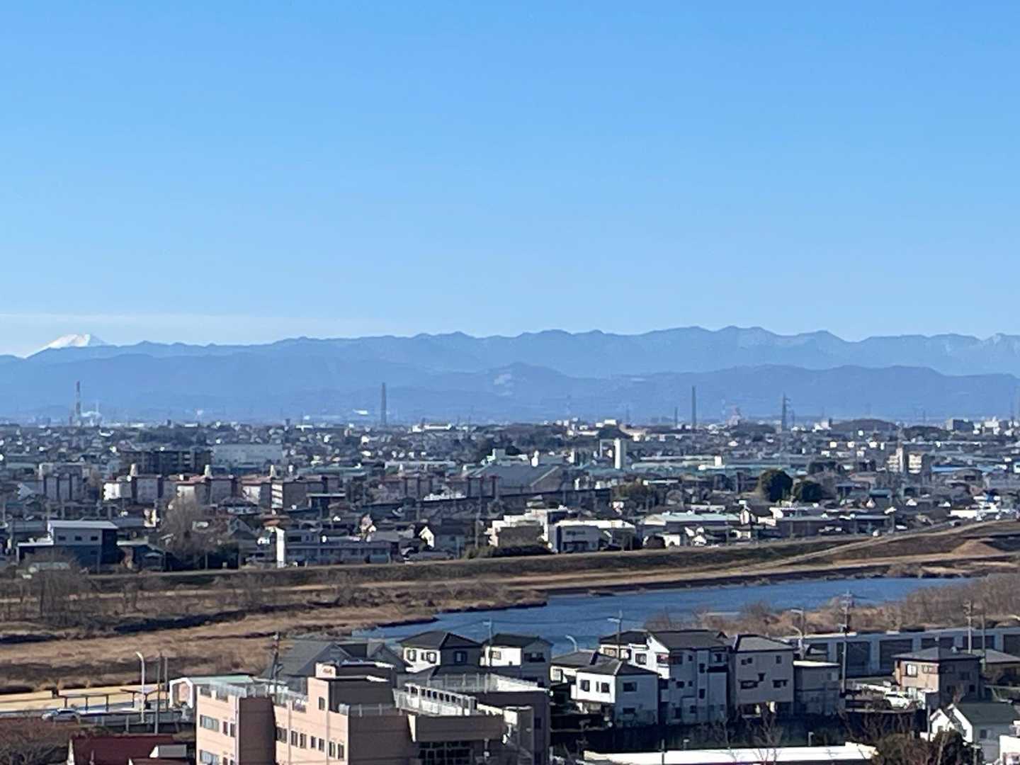 微かに富士山？