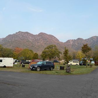 キャンプ場🏕️を歩いていくと、かなり明るくなってきた☀️